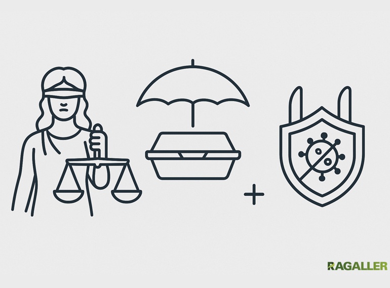 Illustration mit Symbolen für Recht, Produktsicherheit und Hygiene: Justitia mit Waage, eine Verpackung unter einem Schutzschirm und ein Schild mit Keim-Symbol – Sinnbild für gesetzliche Konformität und Lebensmittelsicherheit bei Verpackungen